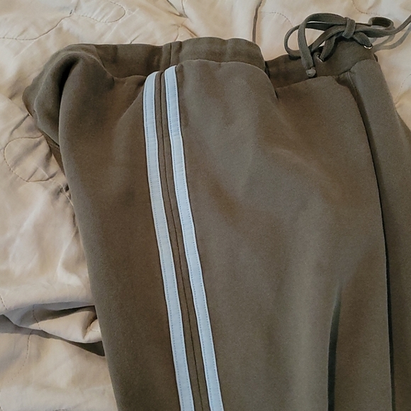 Vans olive green sweat pants - Picture 3 of 5